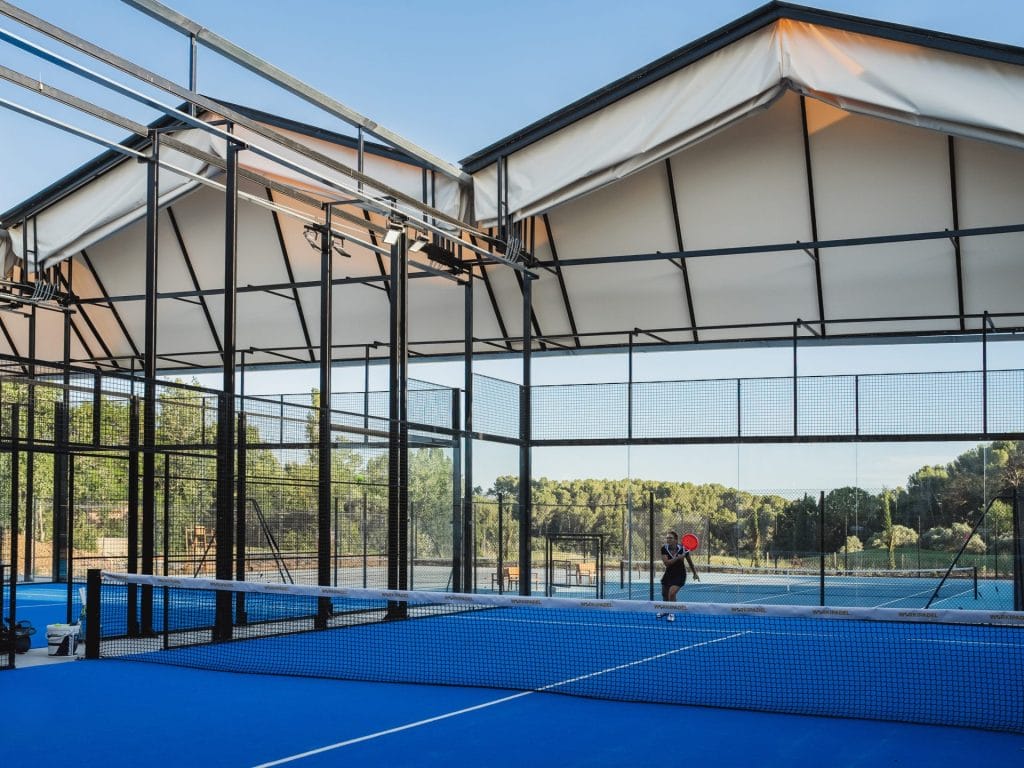 setclub, lieu de vie, de sport et de business à Aix-en-Provence 3 padel du setclub, club privé à aix-en-provence